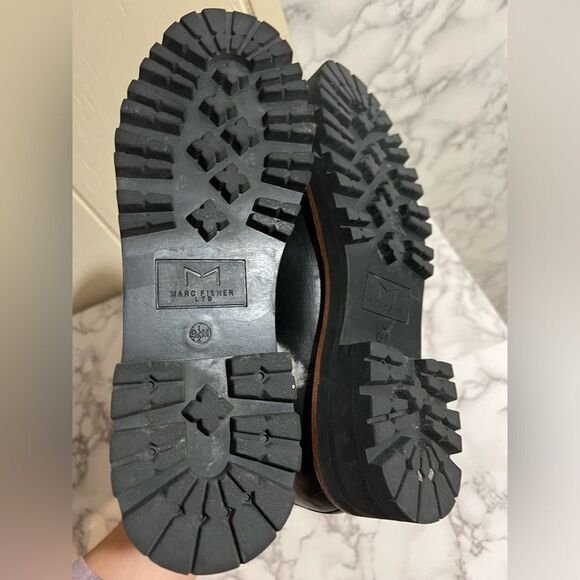 NEW Marc Fisher LTD IGGIE Black Leather Lug Sole Chelsea Ankle Boots Size 9.5 - Picture 6 of 7